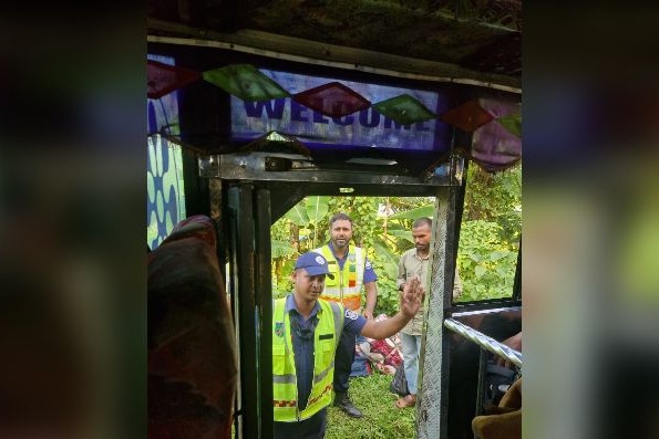 সিলেটে পর্যটকদের হয়রানি, চার পুলিশ বরখাস্ত