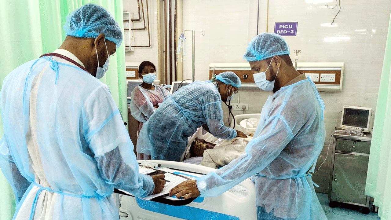 ২৪ ঘণ্টায় আরও ৪ শিশুর প্রাণহানি, নতুন আক্রান্ত ১২৩৬