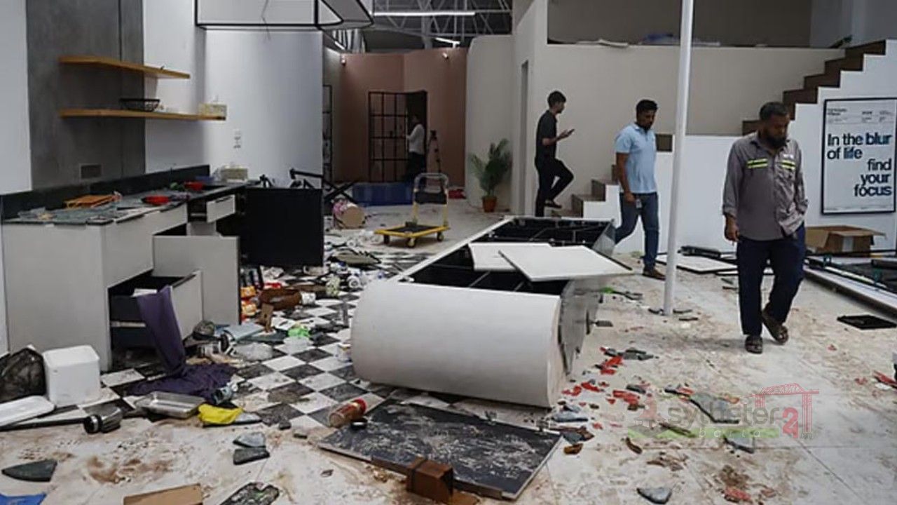 একটি স্টুডিও ভাঙার শব্দে যে প্রশ্নগুলো জেগে ওঠে