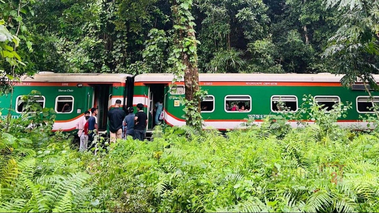 ৪ ঘণ্টা পর সিলেটের সঙ্গে ট্রেন চলাচল স্বাভাবিক