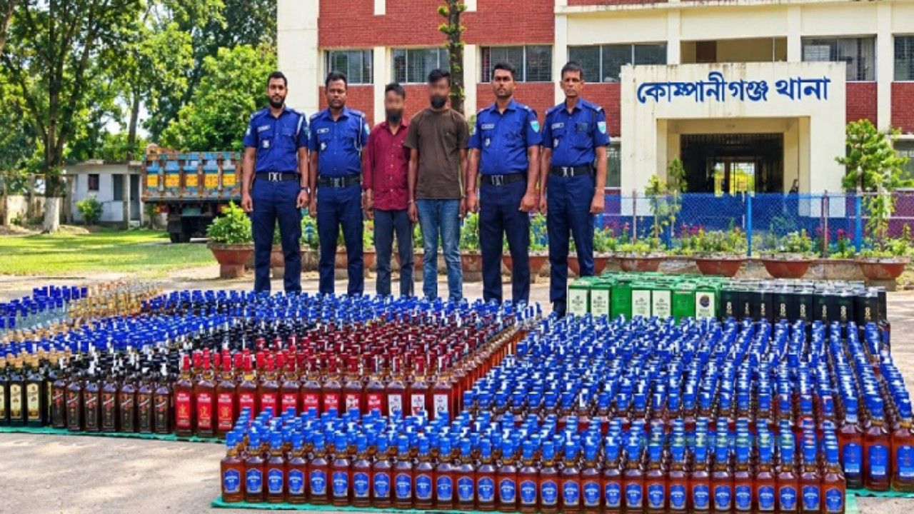 সিলেটে বালুবাহি ট্রাকে আনা হচ্ছিল মদের চালান