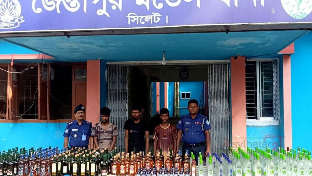 জৈন্তাপুর সীমান্তে ভারতীয় মদসহ ১৫ লাখ টাকার চোরাইপণ্য জব্দ