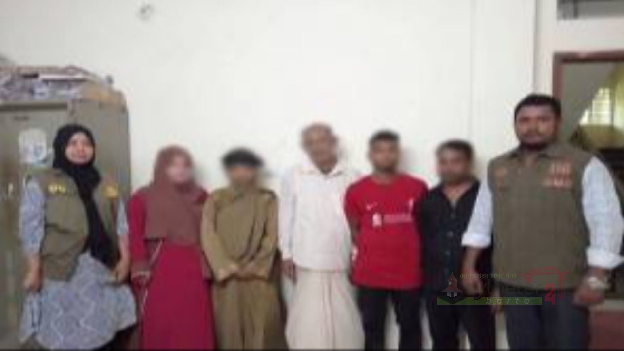 সিলেটে হোটেলে ডিবির হানা, আটক ৫ নরনারী 